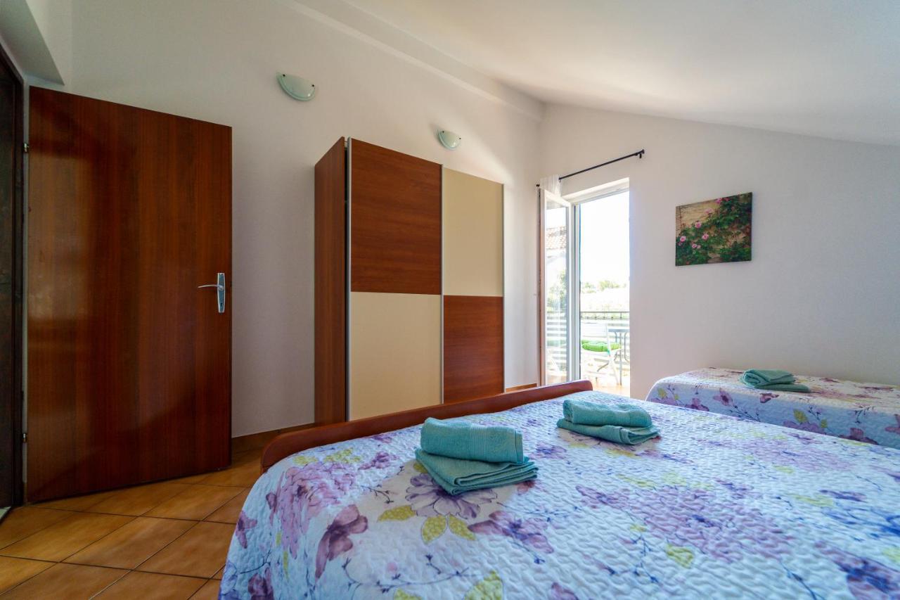 Apartment Nada Petrčane Exterior foto